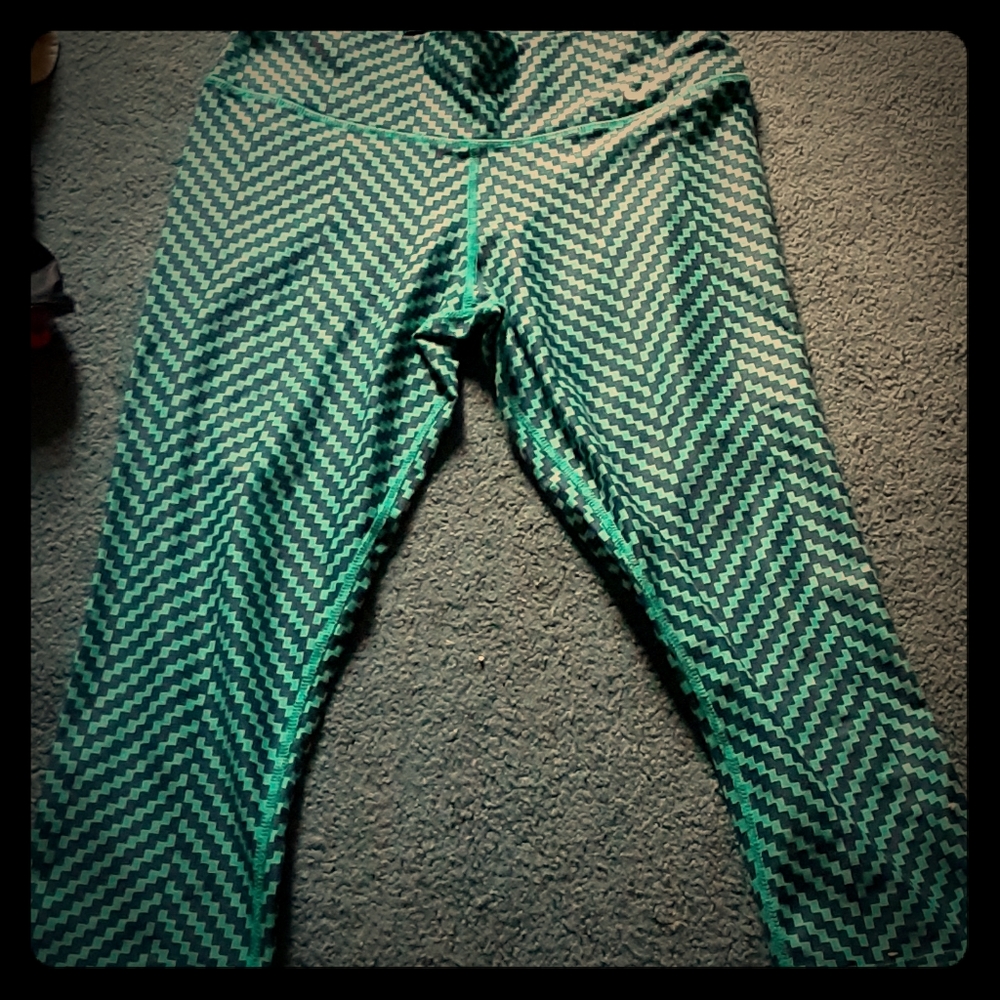 Small Nike Dri-Fit capris leggings